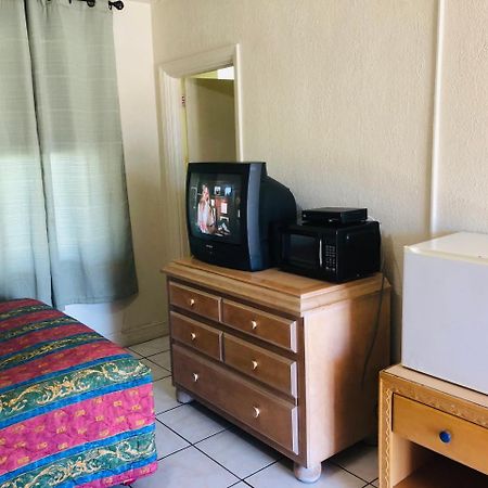 Sunset Inn Fort Pierce Bagian luar foto