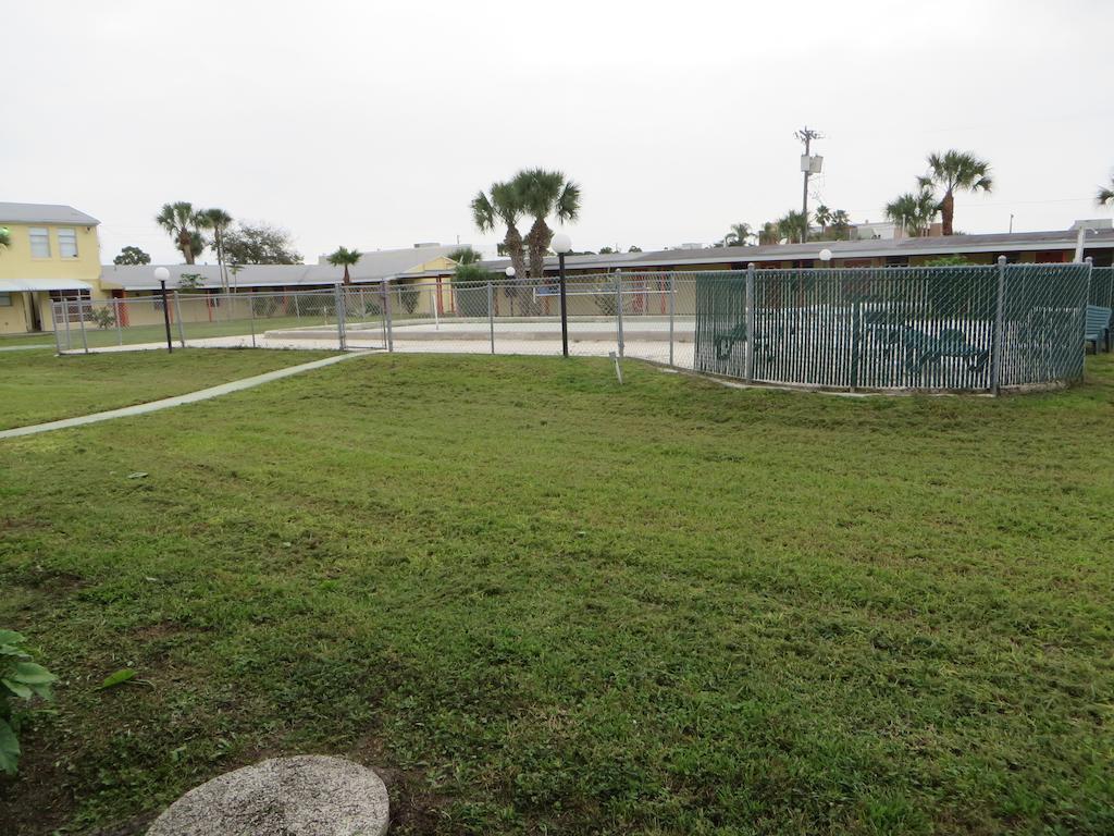 Sunset Inn Fort Pierce Bagian luar foto