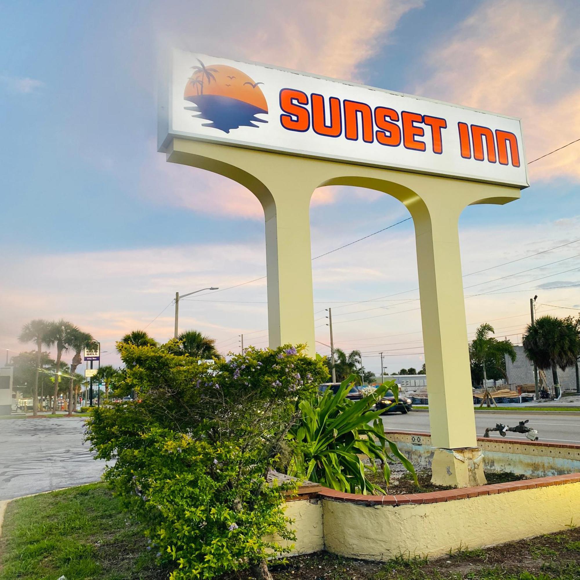 Sunset Inn Fort Pierce Bagian luar foto