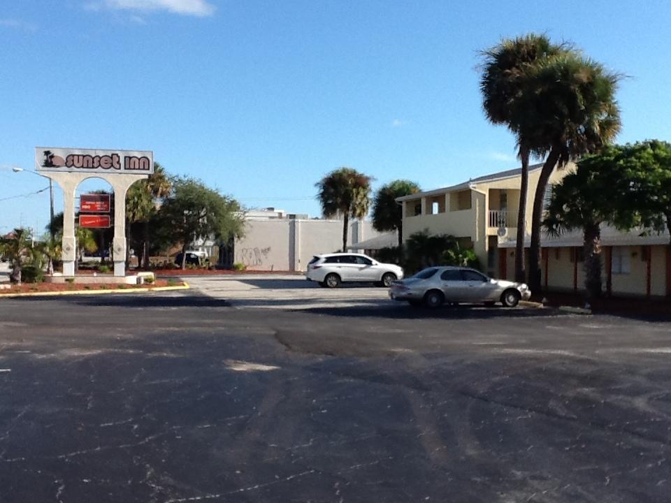 Sunset Inn Fort Pierce Bagian luar foto