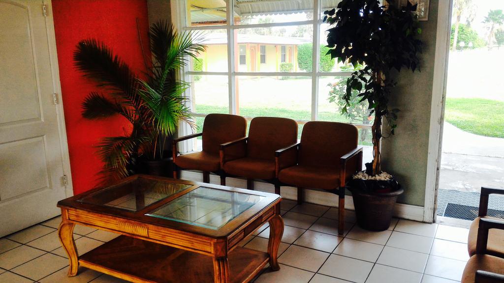 Sunset Inn Fort Pierce Bagian luar foto
