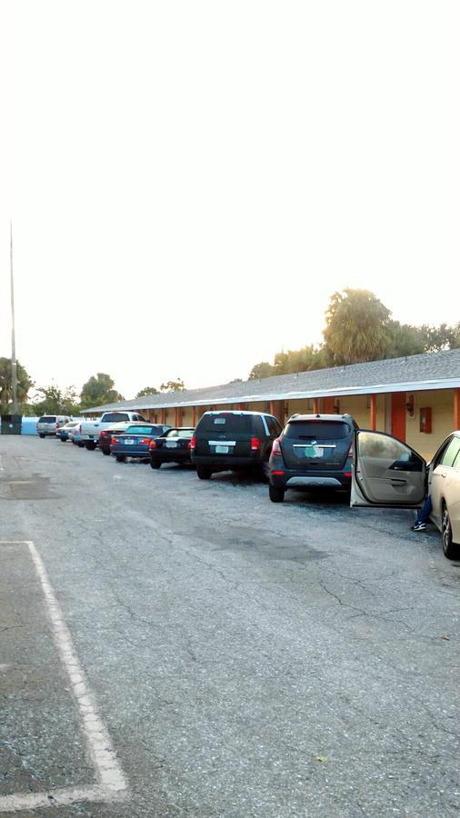 Sunset Inn Fort Pierce Bagian luar foto
