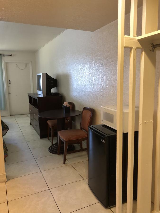 Sunset Inn Fort Pierce Bagian luar foto