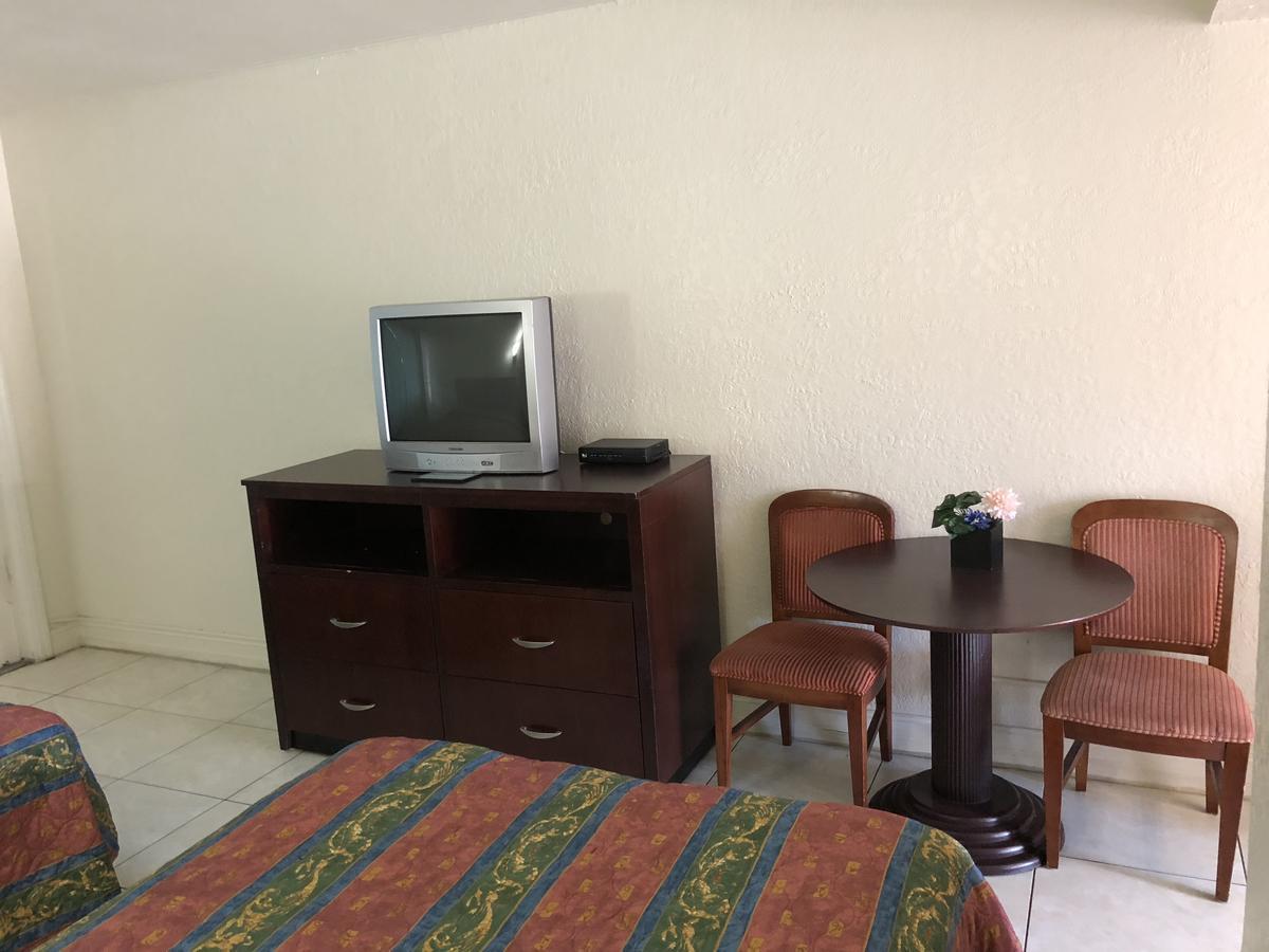 Sunset Inn Fort Pierce Bagian luar foto