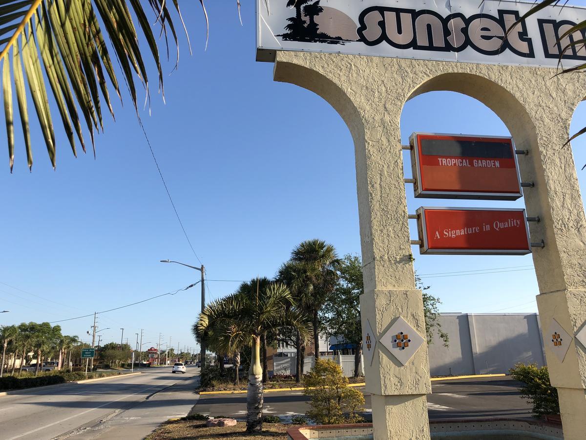 Sunset Inn Fort Pierce Bagian luar foto