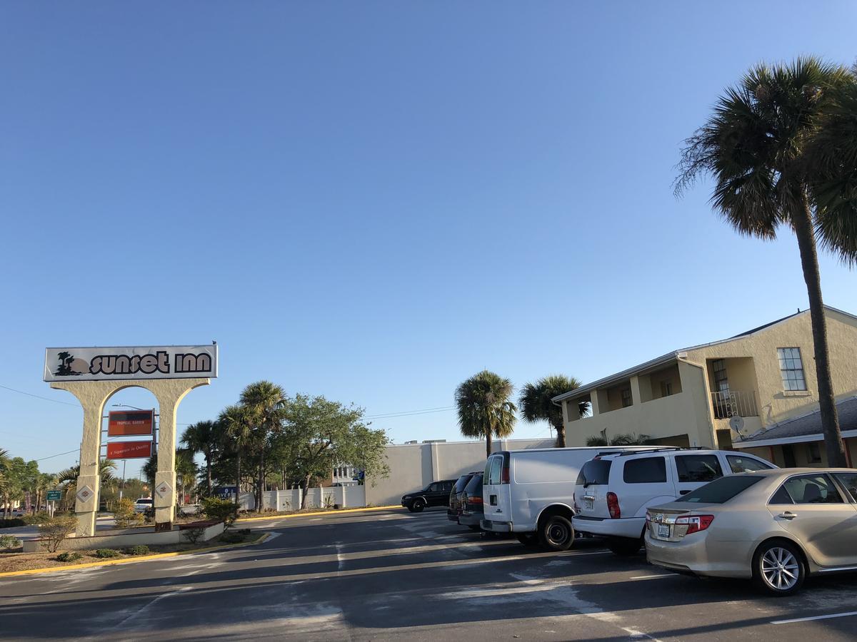 Sunset Inn Fort Pierce Bagian luar foto