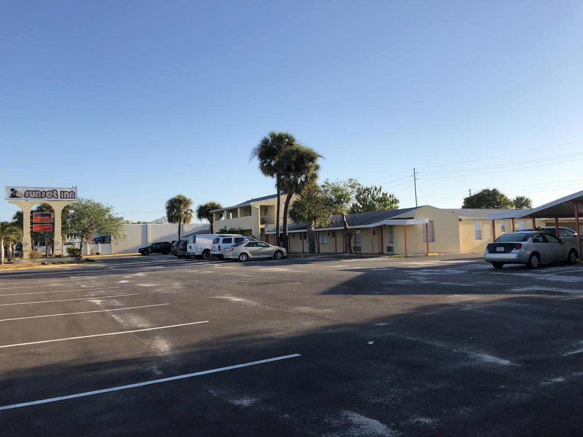 Sunset Inn Fort Pierce Bagian luar foto